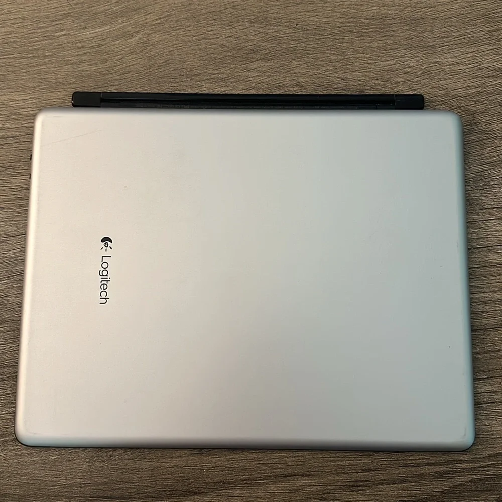 Logitech Ultra Thin Keyboard Bluetooth Cover